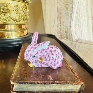 Herend small scratching bunny!🐇